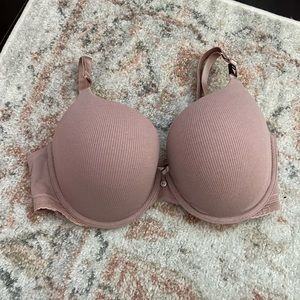 NWT VS Lightly Lined Demi Bra